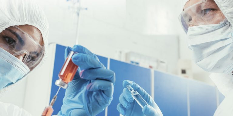 Tudo-o-que-você-precisa-saber-sobre-salas-limpas-na-Indústria-Farmacêutica-768x384 Blog da Asmontec - Salas Limpas