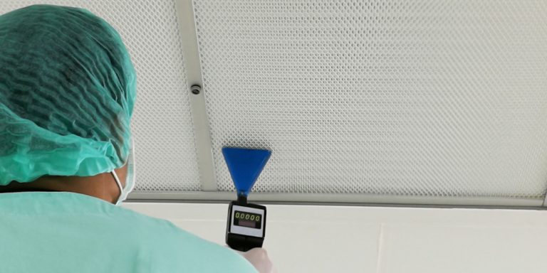Indústria-Farmacêutica-principais-pontos-para-a-sala-limpa-estar-em-condições-de-iniciar-a-produção-768x384 Blog da Asmontec - Salas Limpas